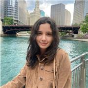 Estudiante de tercero de universidad apta para impartir clases de inglés a niños y jóvenes.